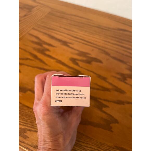 Mary Kay extra emollient night cream - Picture 3 of 6